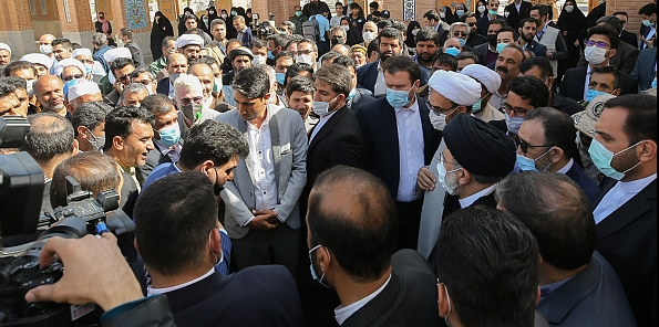 حضور در مزار شهدا و گفت‌وگوی صمیمی با مردم سرخس