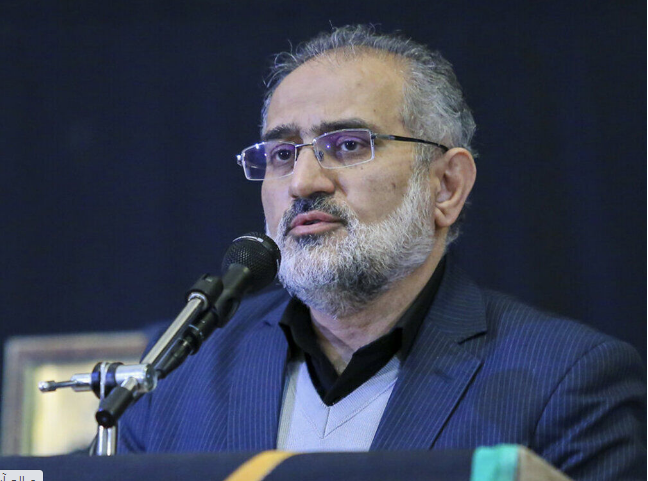 حضور معاون پارلمانی رئیس‌جمهور در مرکز ارتباطات مردمی برای پاسخگویی به تماس‌های مردم   