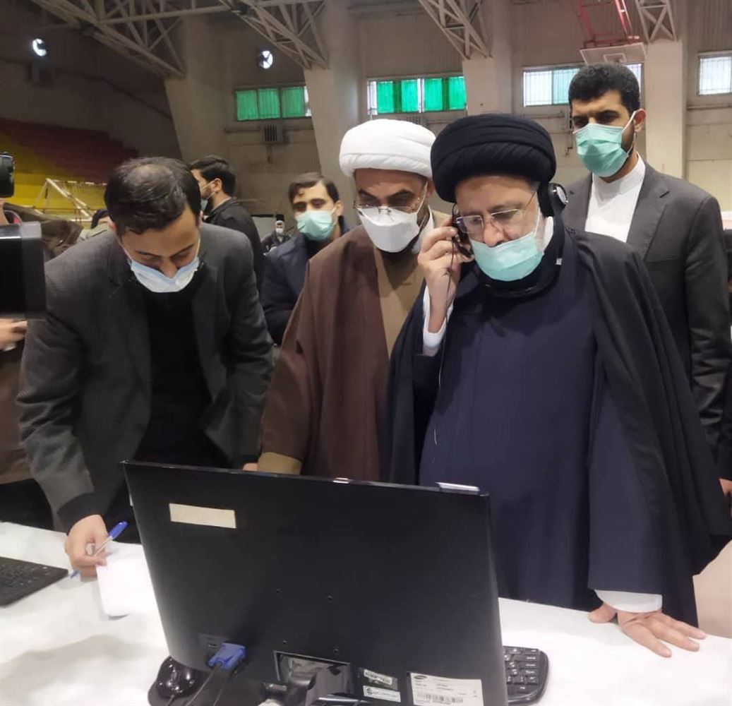 بازدید رئیس جمهور از روند فعالیت مرکز ارتباطات مردمی در رشت