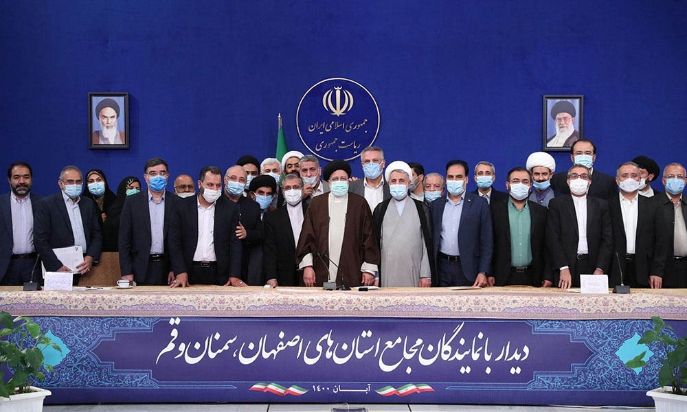 رییس‌جمهوری: دولت یکی از مهم‌ترین مسوولیت‌های خود را کاهش و رفع دغدغه مردم در زمینه کم‌آبی می‌داند و در 2 سطح کوتاه مدت و بلندمدت اقداماتی تدارک دیده است.