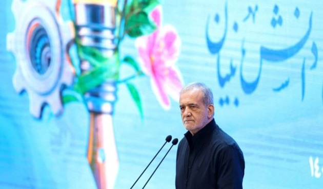 رئیسجمهور در جمع نخبگان: هنر آن است که بمانیم و برای رفع مشکلات مردم تلاش کنیم