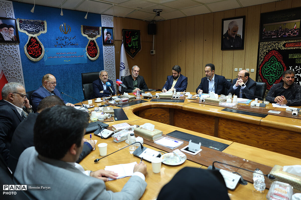 گزارش تصویری | نشست هم اندیشی وزیر آموزش و پرورش با منتخبی از معلمان مدارس